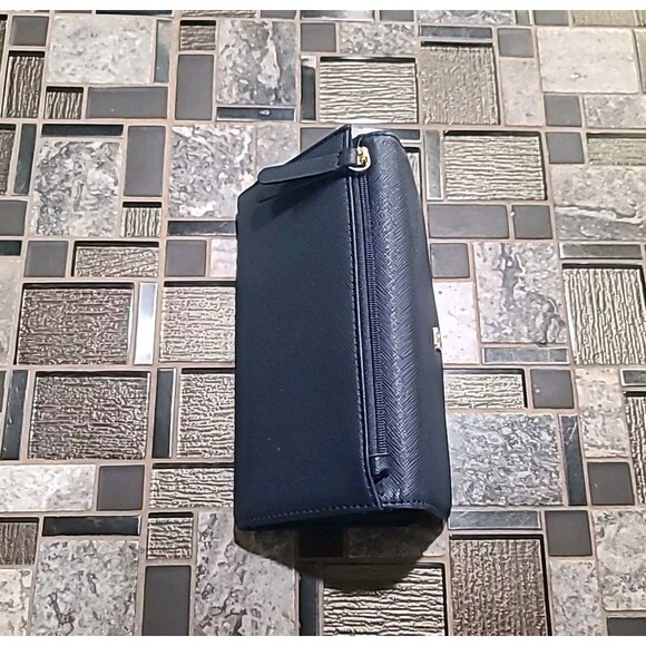 Tommy Hilfiger Trifold Checkbook Wallet Credit Cards Lots of Storage - Picture 7 of 9